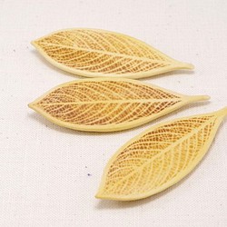 LBR-6 Wood Carving Leaf Brooch [Bass wood (oil finished) ] 第1張的照片