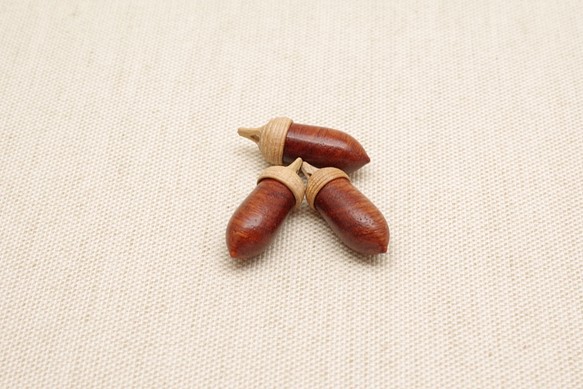 A-17 Padouk & Cherry wood - Wood carving acorn 第1張的照片
