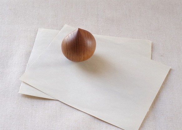 日本のどんぐりシリーズ クリの木彫ペーパーウェイト 受注制作 | www