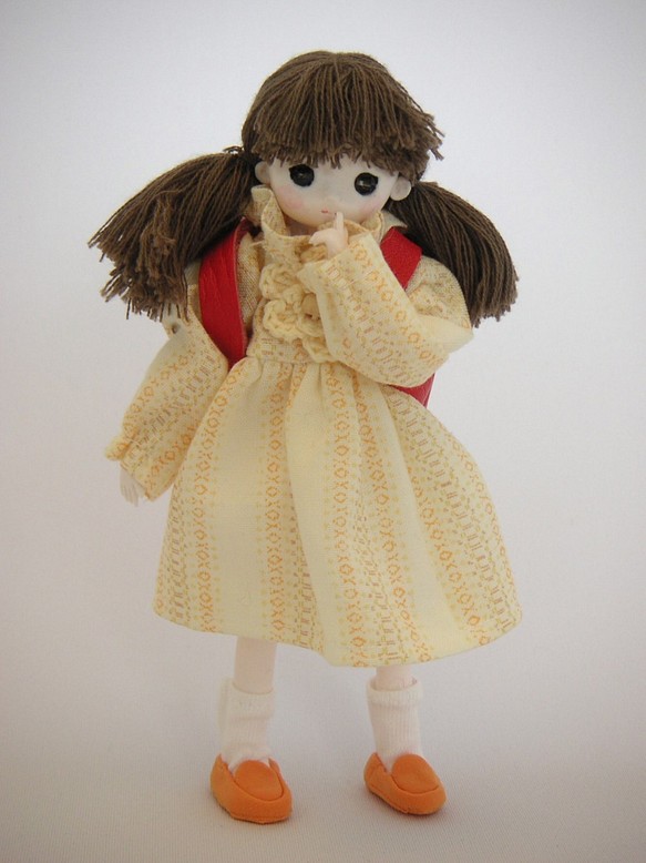 可愛いちいさなお人形 ランドセルと女の子 人形 こはる工房 通販 Creema クリーマ ハンドメイド 手作り クラフト作品の販売サイト