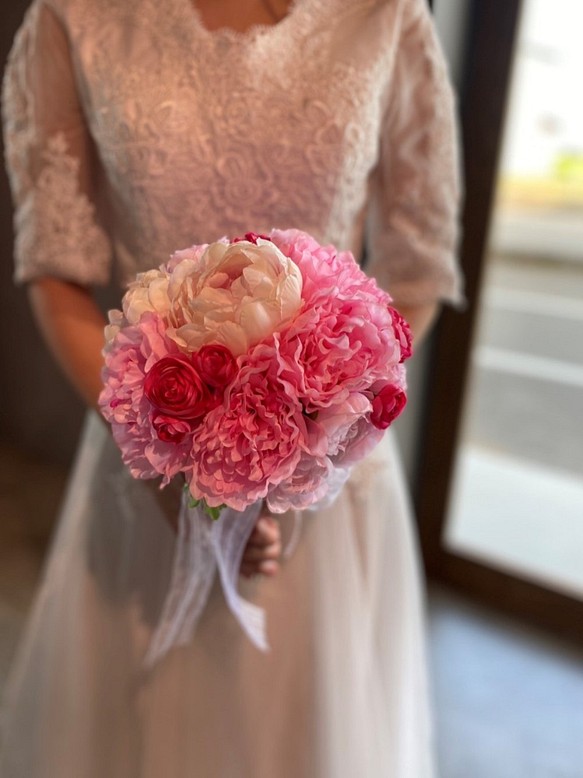 ふんわり花嫁可愛いいピンクブーケ　即納ＯＫ　一点もの　アーティフィシャルフラワー 1枚目の画像