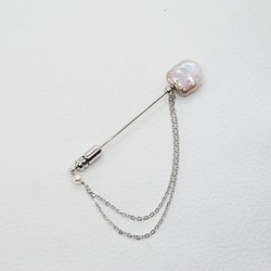 スクエア淡水真珠のピンブローチ（チェーン付き） 1枚目の画像
