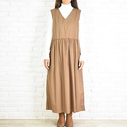 再販　コットン素材のVネックワンピース　ブラウン　ジャンパースカート 1枚目の画像