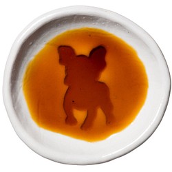 ボストンテリアのシルエットが浮かぶ醤油皿（丸） 犬 食器 皿 1枚目の画像