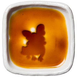フレンチブルドッグのシルエットが浮かぶ醤油皿（四角） 犬 食器 皿 フレンチブル フレブル 1枚目の画像