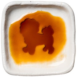 ビションフリーゼのシルエットが浮かぶ醤油皿（四角） 犬 食器 皿 1枚目の画像