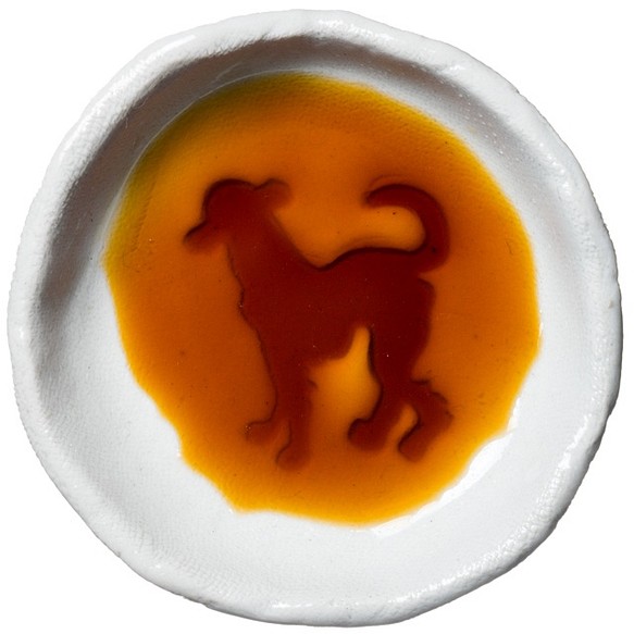 イタグレ イタリアン・グレーハウンドのシルエットが浮かぶ醤油皿（丸） 犬 食器 皿 1枚目の画像