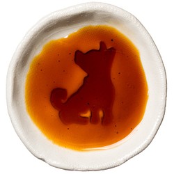 おすわりポーズの柴犬のシルエットが浮かぶ醤油皿（丸） 犬 食器 皿 1枚目の画像