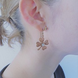 四つ葉クローバーピアス pierced earrings clover <PE3-1219> 1枚目の画像