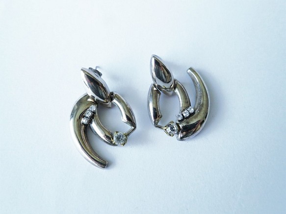 シルバーモチーフピアス vintage earrings CV <PE4 -L19> 1枚目の画像