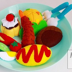 毛氈過家家兒童午餐藍色兒童玩具禮物過家家生日生日慶祝活動 第1張的照片
