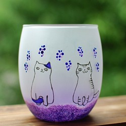 猫と葡萄のグラス 1枚目の画像
