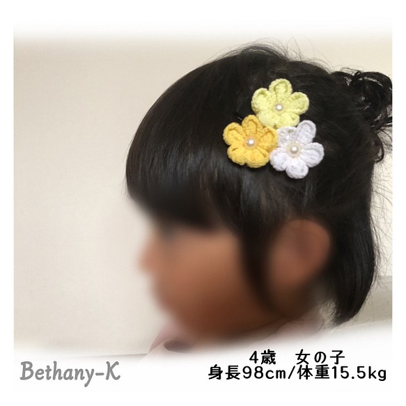 4歳0ヵ月≪小花が可愛い和モダン髪飾りミニ≫BETHANY- K【ベサニK製作所】つまみ細工 1枚目の画像