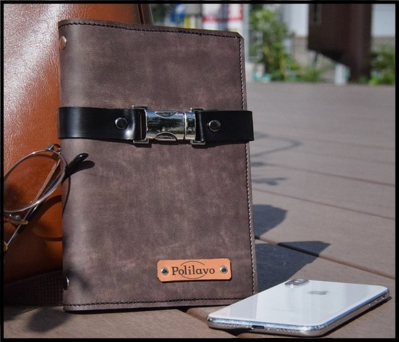 【Polilavo】【ｵｰﾙﾊﾝﾄﾞﾒｲﾄﾞ】バイブルサイズ　本革　システム手帳　罫線リフィル　カードポケット　ベルト付 1枚目の画像