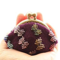 レトロなビーズ編みのがま口財布（ポーチ）カラフル蝶の乱舞 1枚目の画像