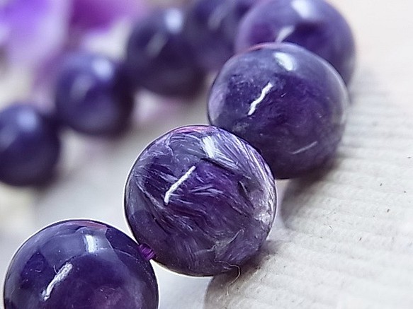 ◆高品質 大粒 チャロアイト ロシア産 12㎜ シルク柄 気品のある紫 美色 天然石 ブレスレット セレブ感 F19 1枚目の画像
