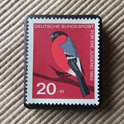 ドイツ　鳥　切手ブローチ6429 1枚目の画像