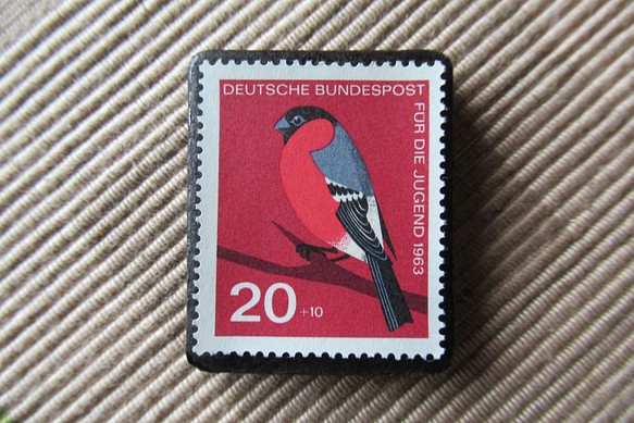 ドイツ　鳥　切手ブローチ6429 1枚目の画像