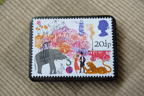 イギリス SALE 76%OFF 切手ブローチ 「かわいい～！」 6536