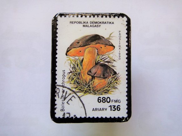 マダガスカル　切手ブローチ1405 1枚目の画像