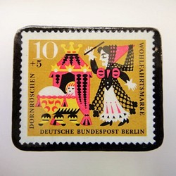 ドイツ　眠り姫切手ブローチ2287 1枚目の画像