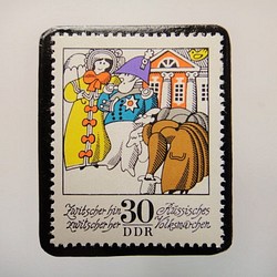 旧東ドイツ  童話切手ブローチ4613 1枚目の画像