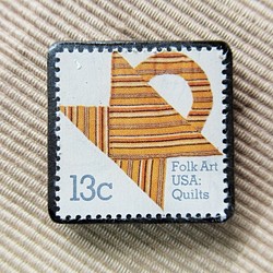 アメリカ　キルト切手ブローチ5521 1枚目の画像