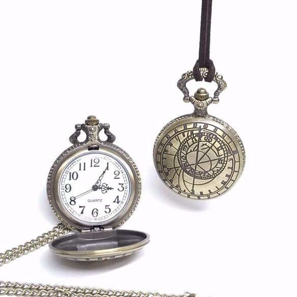 羅針盤のデザイン・懐中時計のペンダント（チェーン・紐つき） 1枚目の画像