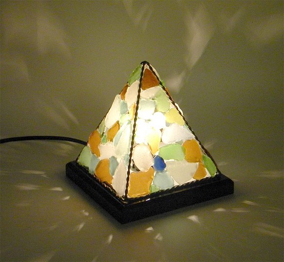 シーグラスのランプ　ピラミッドランプSー31 1枚目の画像