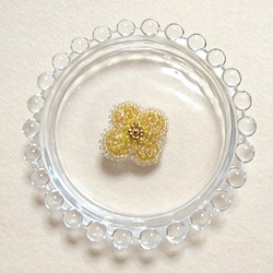 ビーズ刺繍のブローチ(16)小さなお花２ 1枚目の画像