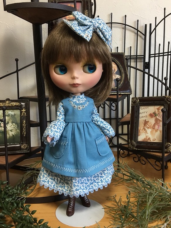 ブライス<blythe>エプロンドレス ブルー×ブルー小花 その他人形 着せ