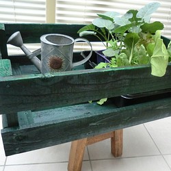 木箱 トロ箱　ウッドプランター　ガーデンニングボックス　緑　グリーン 1枚目の画像