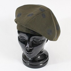 渦巻き刺繍のベレー帽 1枚目の画像
