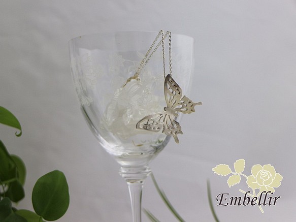 透かし羽の蝶のネックレス（純銀） 1枚目の画像