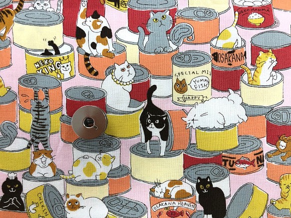 【100×50】猫ちゃんと缶詰柄　生地（レッド系） 1枚目の画像