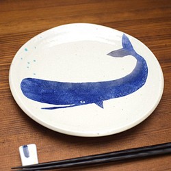 マッコウクジラ和ゆがみ丸皿 1枚目の画像