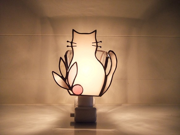 白い猫のおやすみランプ　pink【Creema限定】 1枚目の画像