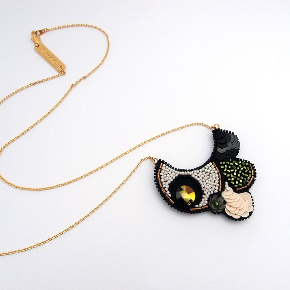 SHAO / Bubble Embroidery Necklace / Olive Green 1枚目の画像