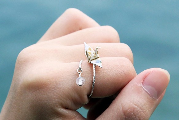迷你紙鶴水晶戒指 - 一抹月色（月光）- 情人節禮物 第1張的照片