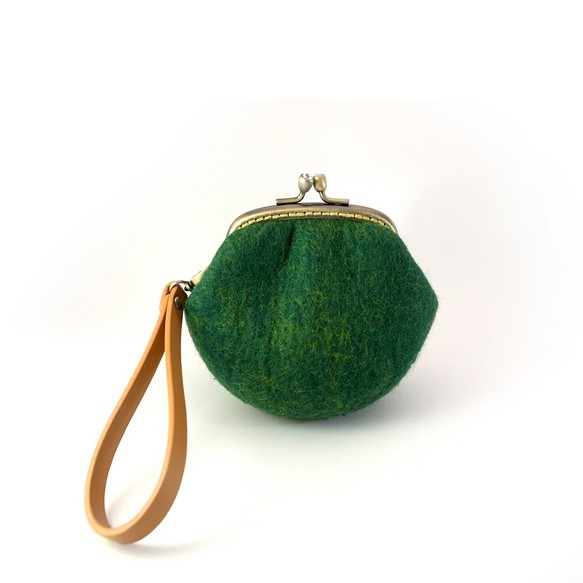 ボールウールのフェルトゴールドバッグ│上品なグリーンの厳選されたウール。手作りです。誕生日プレゼント。絶妙な小銭入れ 1枚目の画像