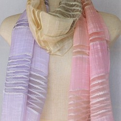 シルクとコットンの透かし織りストール「虹色」 1枚目の画像