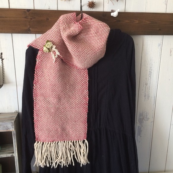【SALE】手織りのマフラー（白×ピンク） 1枚目の画像
