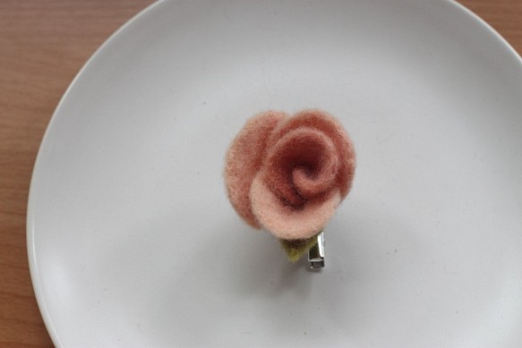 蘇木+茜草 天然植物染 玫瑰胸針兼髮夾 第1張的照片