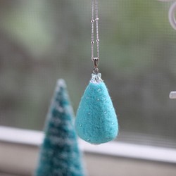 粉藍綠聖誕樹項鍊 聖誕節送禮 交換禮物 最佳選擇 目前有現貨 可直接下標 第1張的照片