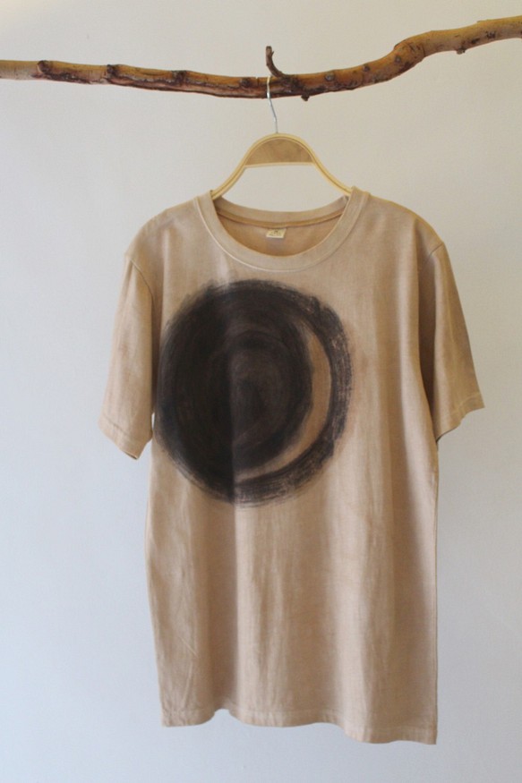 宇宙シリーズの綿のTシャツのIsvara自由染料染め手描きの植生の始まり 1枚目の画像