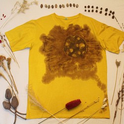 自在染isvara 手工草木繪染 宇宙系列 起源光 純棉T-shirt 第1張的照片