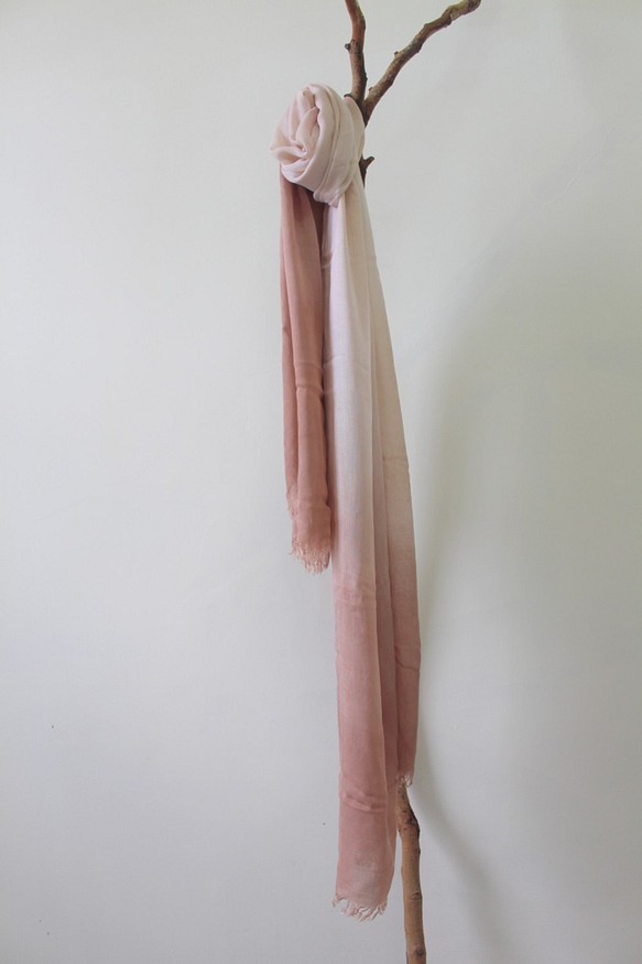 自在染isvara 草木染漸層暈染純棉圍巾 純粹系列 粉紅佳人 第1張的照片
