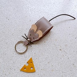 手工皮革縫製灰色小老鼠鑰匙圈 第1張的照片