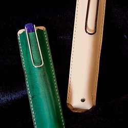 ヌメ革手作りペンケース　（緑） 1枚目の画像