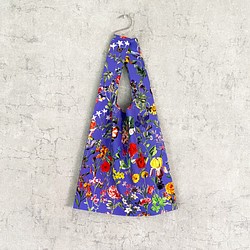 蝶々が飛び回るカラフルな花柄・バイオレット エコバッグ マルシェバッグ / 花 花柄 トートバッグ 1枚目の画像